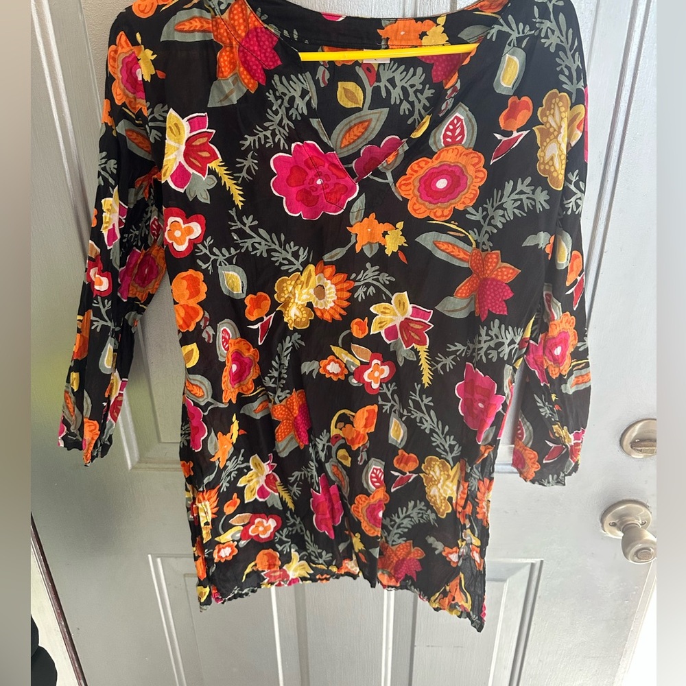 Light weight summer floral tunic.